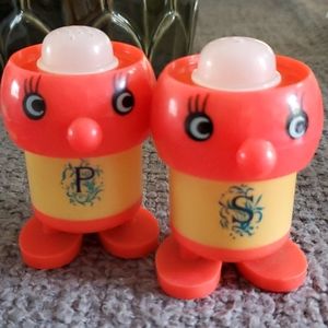 Vtg character plastic salt & pepper
